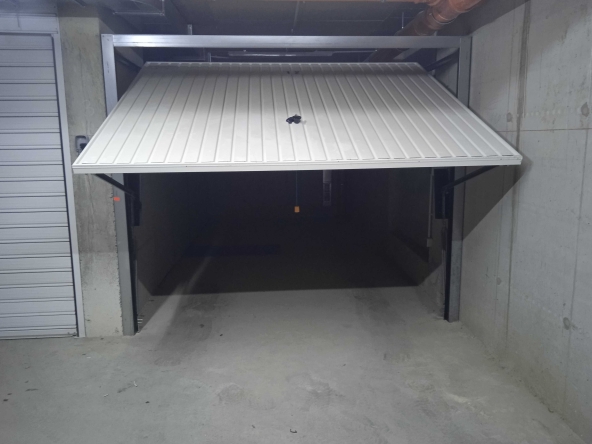 Дава се под наем Гараж / Паркомясто в Варна, Възраждане 1 - 20 кв.м за 76.5 € - Снимка #1