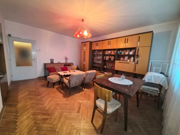 Тристаен апартамент в Ямбол, Зорница - 72 кв.м за 1063 €/кв.м - Снимка #1