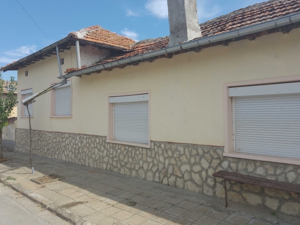 Къща в с. Садовец, Област Плевен - 505 кв.м за 46 €/кв.м - Снимка #1