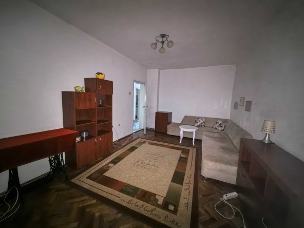 Двустаен апартамент в Ямбол, Център - 65 кв.м за 1416 €/кв.м - Снимка #1