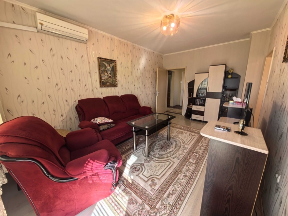 Тристаен апартамент в Ямбол, Златен рог - 80 кв.м за 1125 €/кв.м - Снимка #1