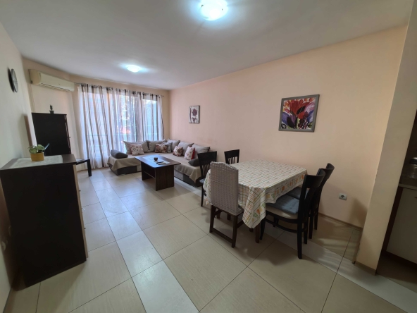 Дава се под наем Тристаен апартамент в Ямбол, Център - 80 кв.м за 280.5 € - Снимка #1