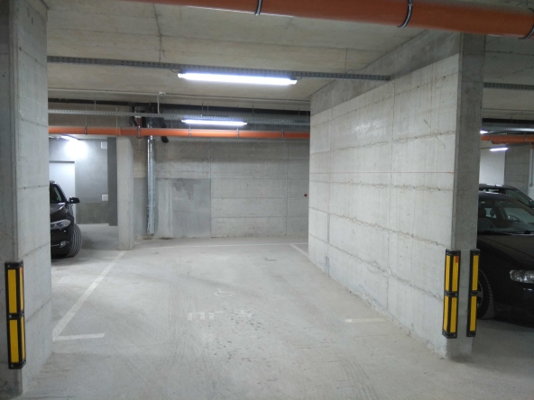 Дава се под наем Гараж / Паркомясто в Варна, Трошево - 18 кв.м за 91.8 € - Снимка #1