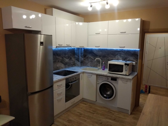 Дава се под наем Двустаен апартамент в Варна, Младост 1 - 60 кв.м за 408 € - Снимка #1