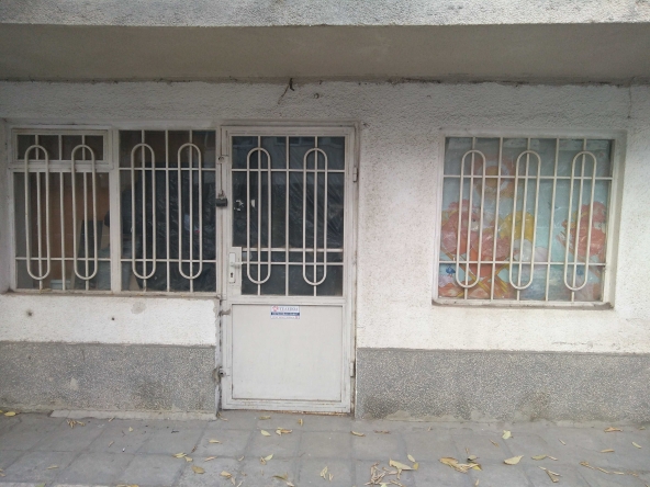 Дава се под наем Магазин в Варна, Лятно кино Тракия - 28 кв.м за 229.5 € - Снимка #1