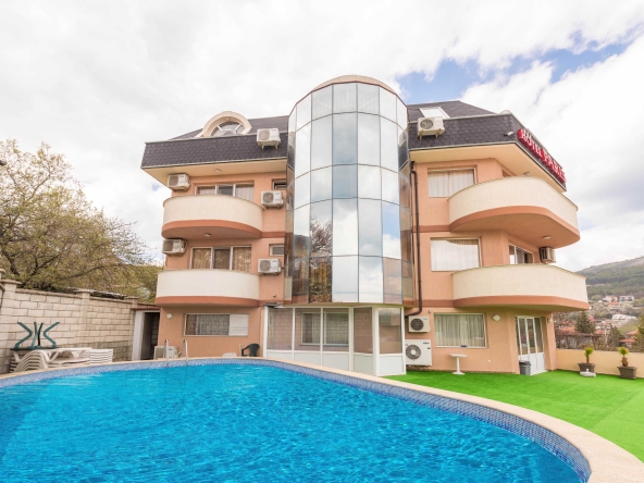 Хотел в Балчик - 2000 кв.м за 230 €/кв.м - Снимка #1