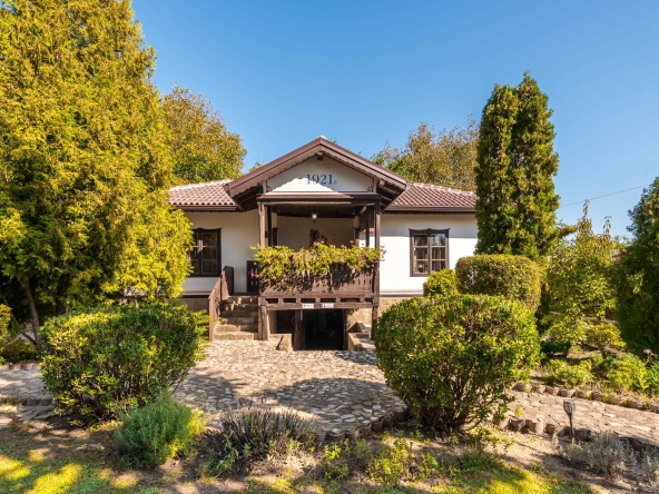 Къща в Варна, Гръцка махала - 185 кв.м за 1622 €/кв.м - Снимка #1