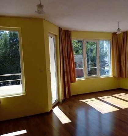 Дава се под наем Двустаен апартамент в Бургас, Изгрев - 70 кв.м за 285.6 € - Снимка #1