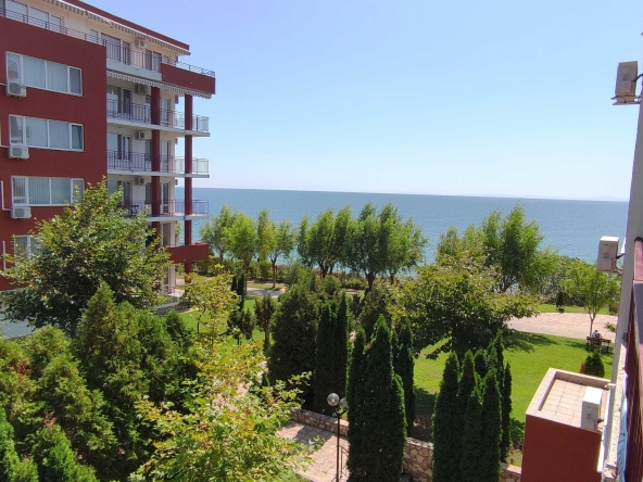 Дава се под наем Двустаен апартамент в Свети Влас - 76 кв.м за 180 € - Снимка #1