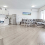 Дава се под наем Тристаен апартамент в Бургас, Лазур - 90 кв.м за 714 € - Снимка #1