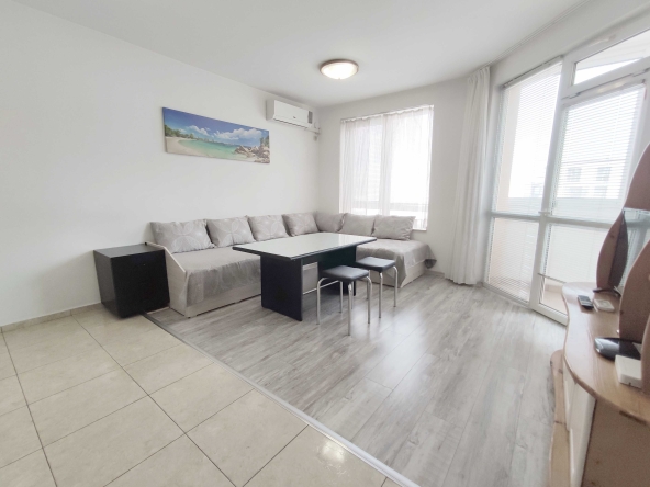 Дава се под наем Двустаен апартамент в Бургас, Лазур - 60 кв.м за 433.5 € - Снимка #1