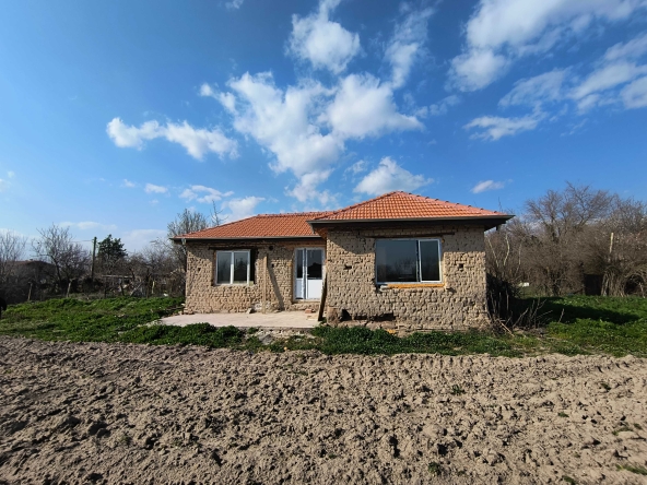 Къща в с. Боздуганово, Област Стара Загора - 64 кв.м за 295 €/кв.м - Снимка #1