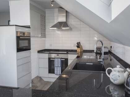 Дава се под наем Тристаен апартамент в София, Оборище - 100 кв.м за 816 € - Снимка #1