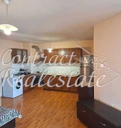 Дава се под наем Тристаен апартамент в Варна, Цветен квартал - 80 кв.м за 408 € - Снимка #1