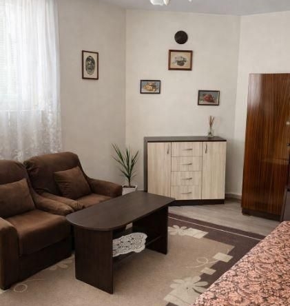 Дава се под наем Етаж от къща в Варна, ВИНС - 25 кв.м за 228.99 € - Снимка #1