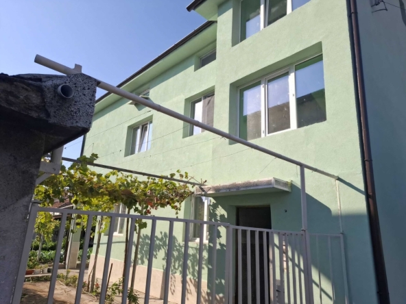 Дава се под наем Етаж от къща в Свиленград - 120 кв.м за 408 € - Снимка #1