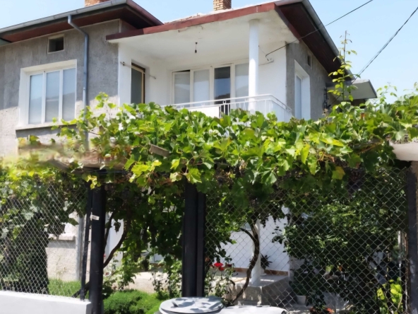 Къща в Дебелец - 180 кв.м за 862 €/кв.м - Снимка #1