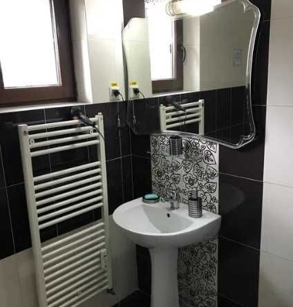 Дава се под наем Тристаен апартамент в Пловдив, Съдийски - 110 кв.м за 348.84 € - Снимка #1