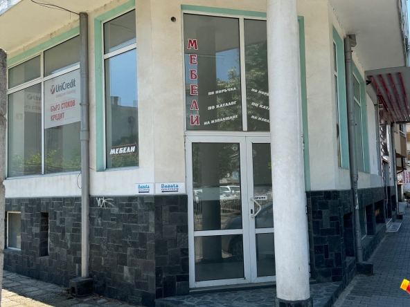 Дава се под наем Магазин в Казанлък - 100 кв.м за 387.6 € - Снимка #1