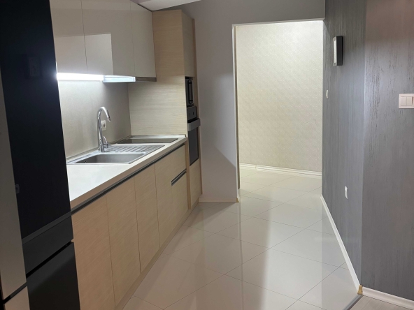 Дава се под наем Двустаен апартамент в Асеновград - 67 кв.м за 392.7 € - Снимка #1