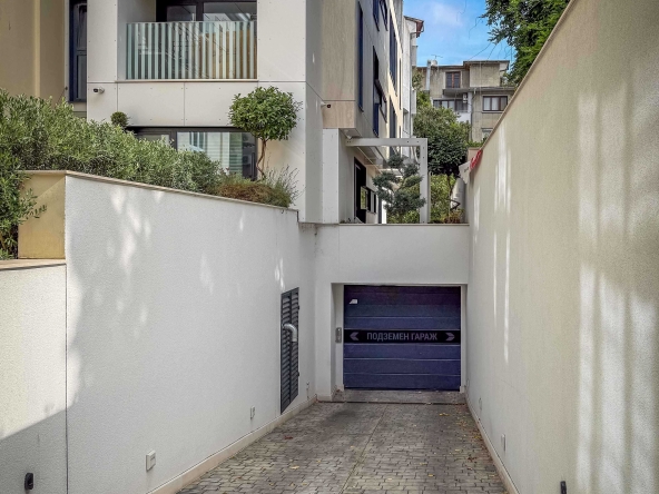 Дава се под наем Гараж / Паркомясто в Варна, Център - 17 кв.м за 38000 € - Снимка #1