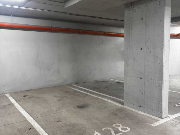 Дава се под наем Гараж / Паркомясто в София, Зона Б-19 - 16 кв.м за 66.3 € - Снимка #1