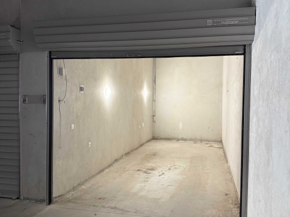 Гараж / Паркомясто в Велико Търново, Бузлуджа - 27 кв.м за 926 €/кв.м - Снимка #1