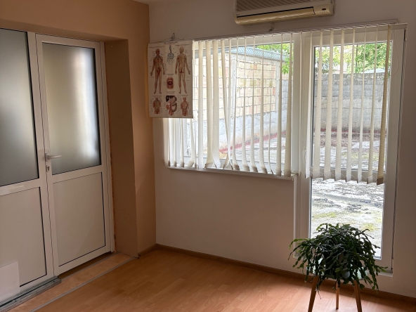 Дава се под наем Офис в Варна, Чаталджа - 10 кв.м за 178.5 € - Снимка #1