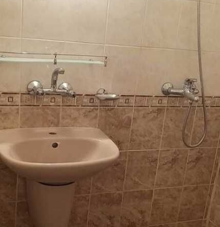 Дава се под наем Двустаен апартамент в Бургас, Лазур - 70 кв.м за 102 € - Снимка #1