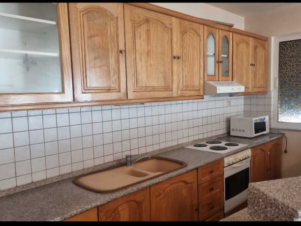 Дава се под наем Тристаен апартамент в Пловдив, Кършияка - 80 кв.м за 382.5 € - Снимка #1