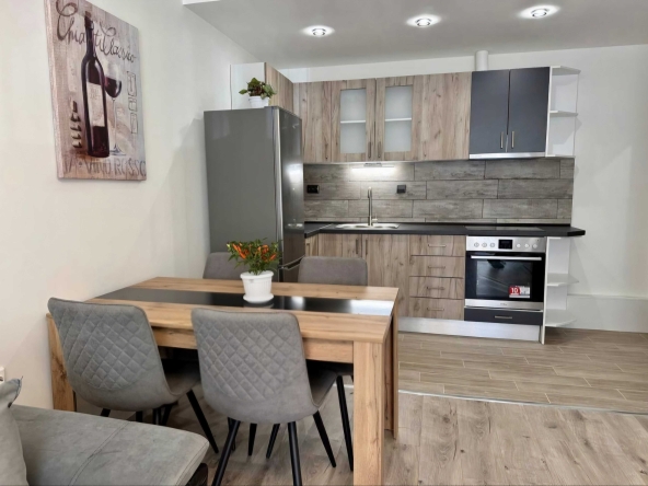 Тристаен апартамент в Бургас, Възраждане - 65 кв.м за 2431 €/кв.м - Снимка #1