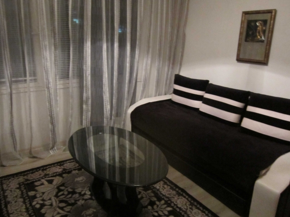 Дава се под наем Тристаен апартамент в Бургас, Братя Миладинови - 80 кв.м за 400 € - Снимка #1