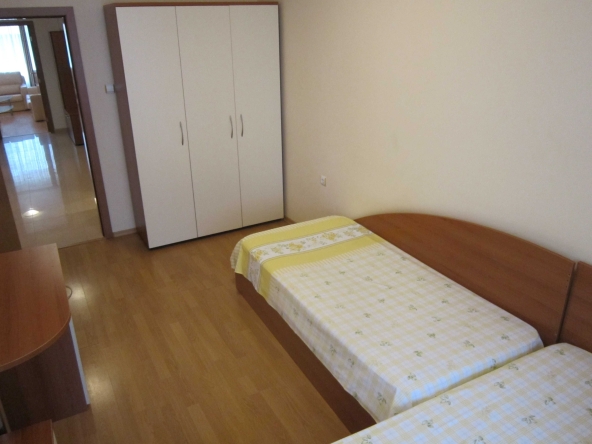 Дава се под наем Тристаен апартамент в Бургас, Лазур - 102 кв.м за 382.5 € - Снимка #1