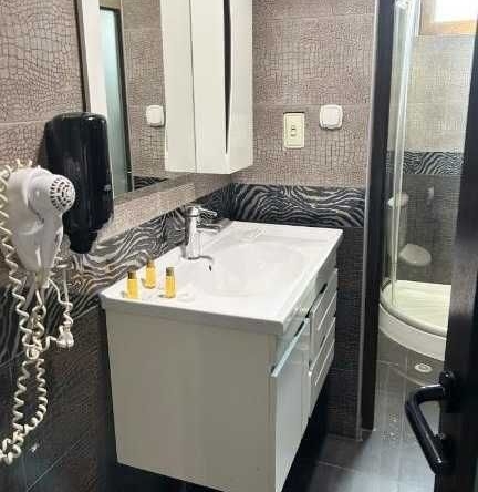 Дава се под наем Едностаен апартамент в София, Изгрев - 40 кв.м за 430 € - Снимка #1