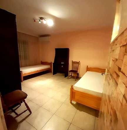 Дава се под наем Двустаен апартамент в Бургас, Славейков - 68 кв.м за 280.5 € - Снимка #1