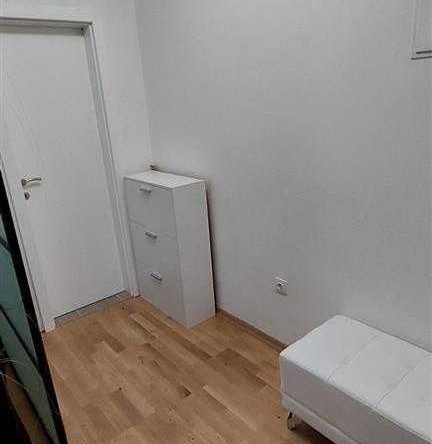 Дава се под наем Тристаен апартамент в Бургас, Славейков - 76 кв.м за 255 € - Снимка #1
