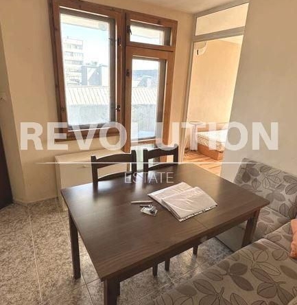 Дава се под наем Тристаен апартамент в Варна, Колхозен пазар - 64 кв.м за 400 € - Снимка #1