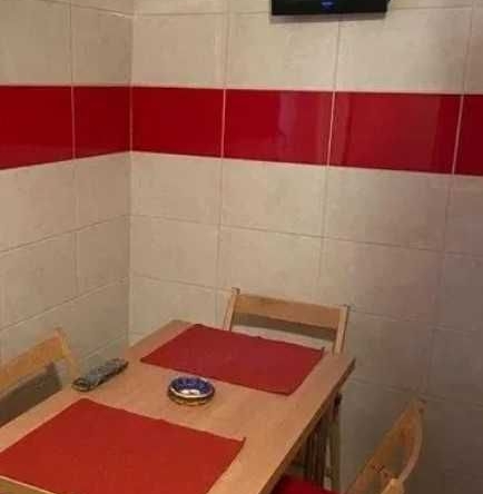 Дава се под наем  в Бургас, Славейков - 20 кв.м за 91.8 € - Снимка #1