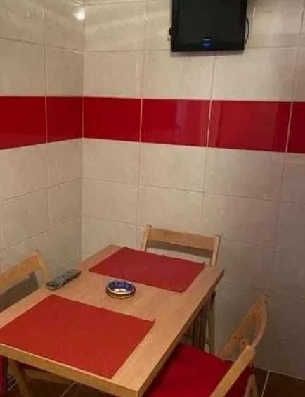 Дава се под наем  в Бургас, Славейков - 20 кв.м за 91.8 € - Снимка #1