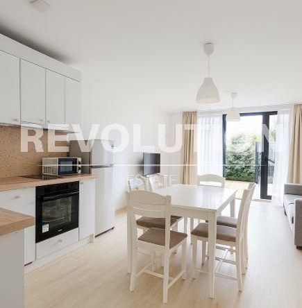 Дава се под наем Многостаен апартамент в к.к. Св.Св. Константин и Елена - 180 кв.м за 1895.16 € - Снимка #1