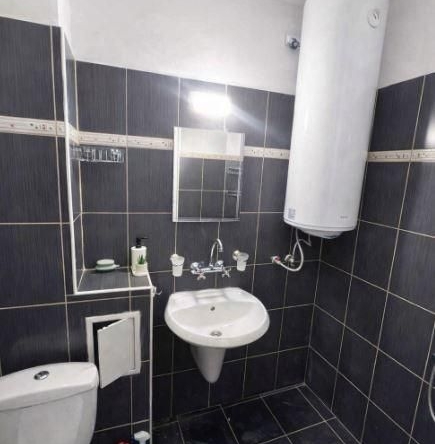 Дава се под наем Тристаен апартамент в Варна, Цветен квартал - 72 кв.м за 428.91 € - Снимка #1