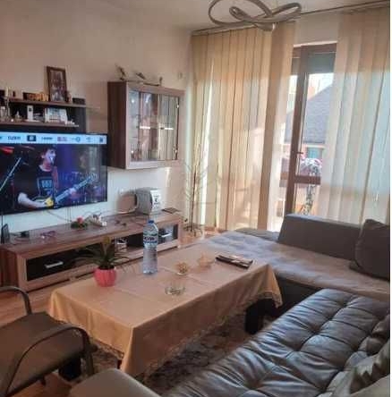 Тристаен апартамент в Плевен, Идеален център - 120 кв.м за 1259 €/кв.м - Снимка #1