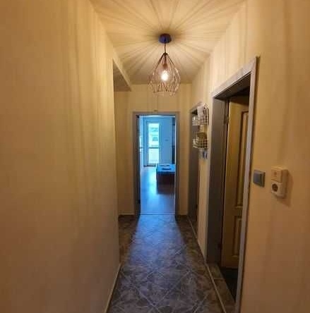 Дава се под наем Тристаен апартамент в Бургас, Център - 100 кв.м за 50 € - Снимка #1