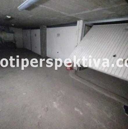 Гараж / Паркомясто в Пловдив, Кършияка - 22 кв.м за 1228 €/кв.м - Снимка #1