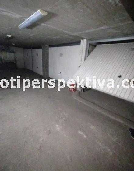 Гараж / Паркомясто в Пловдив, Кършияка - 22 кв.м за 1228 €/кв.м - Снимка #1