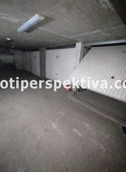 Гараж / Паркомясто в Пловдив, Кършияка - 22 кв.м за 1228 €/кв.м - Снимка #1