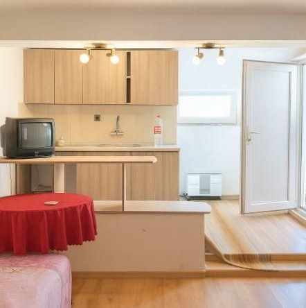 Дава се под наем Едностаен апартамент в Варна, Аспарухово - 20 кв.м за 76 € - Снимка #1