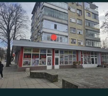 Дава се под наем Двустаен апартамент в Разград, Център - 77 кв.м за 239.7 € - Снимка #1