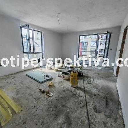 Тристаен апартамент в Пловдив, Кючук Париж - 83 кв.м за 781 €/кв.м - Снимка #1