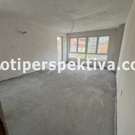 Тристаен апартамент в Пловдив, Център - 86 кв.м за 2109 €/кв.м - Снимка #1